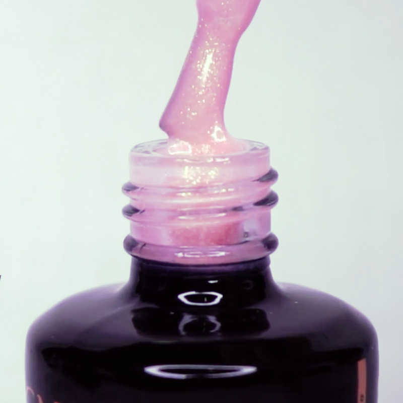 Cupio Rubber Base i farven Blush Shimmer Gold – lyserød base med gyldfarvet-shimmer i flaske.