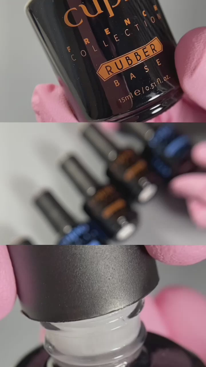 Farven Cloud i Cupio Rubber Base French Collection vises i sin beholder og på negleprøve. Denne hvide rubber base fungerer som det perfekte canvas for din nail art.