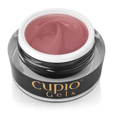 Cupio 'No filing’ Make-up Fiber i farven Pink, ses i en sort beholder med Cupios logo. Ideel blød builder gel til at forme flotte neglespidser